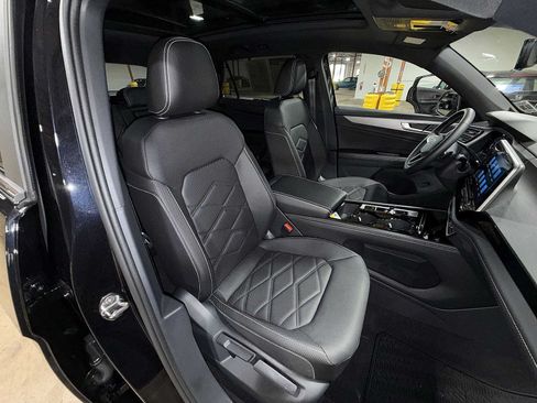 Used 2026 Volkswagen Atlas Cross Sport SE w/ Panoramic Sunroof Package AWD/4WD image 16