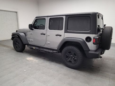 Used 2019 Jeep Wrangler Unlimited Sport image 3