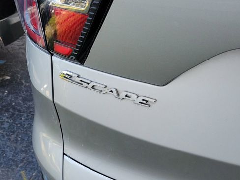 Used 2018 Ford Escape SE w/ SE Sync 3 Package FWD image 7