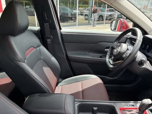 Used 2025 Nissan Kicks SR FWD image 10