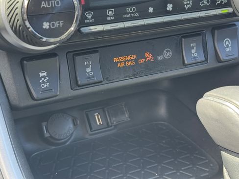 Used 2022 Toyota RAV4 XLE Premium AWD/4WD image 5