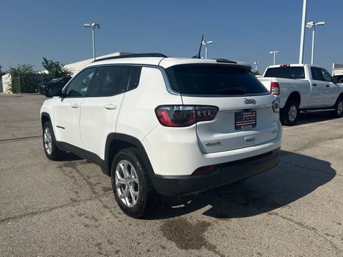 Used 2024 Jeep Compass Latitude AWD/4WD image 3