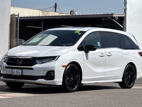 Used 2025 Honda Odyssey Sport-L image 9