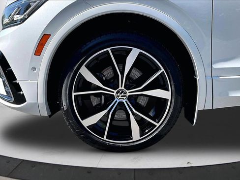 Used 2022 Volkswagen Tiguan SEL R-Line AWD/4WD image 33