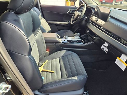 New 2025 Mitsubishi Outlander SE image 5