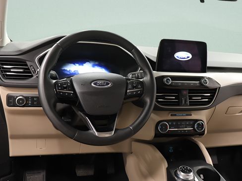 Used 2022 Ford Escape SEL w/ Technology Package AWD/4WD image 9
