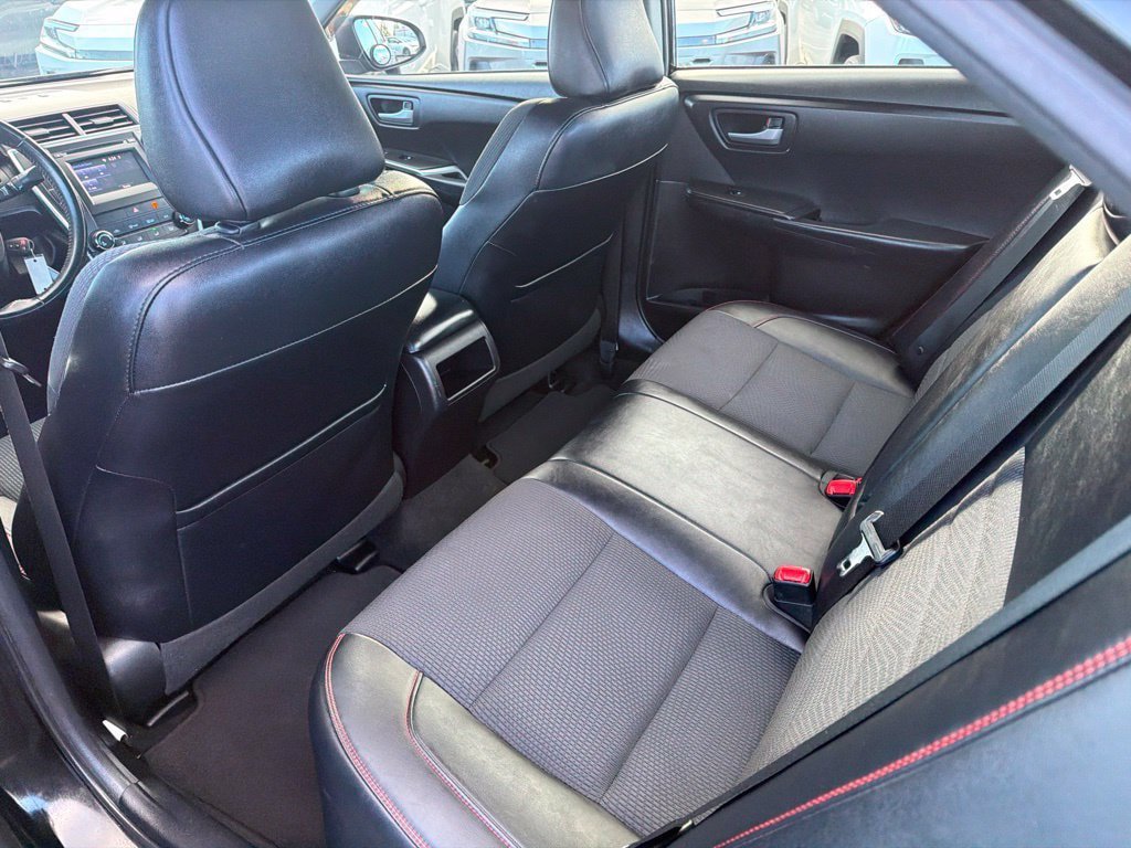 Used 2016 Toyota Camry SE FWD image 16