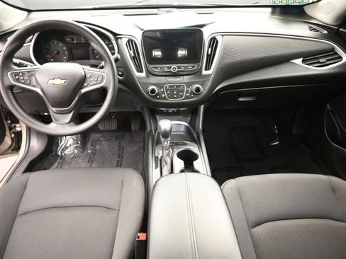 Used 2025 Chevrolet Malibu LT FWD image 16