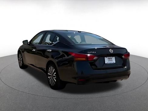 Used 2025 Nissan Altima 2.5 SV FWD image 16