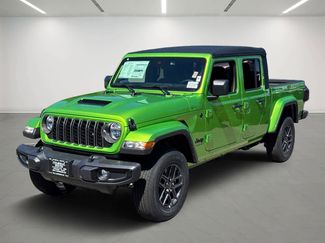 New 2025 Jeep Gladiator Sport video 1