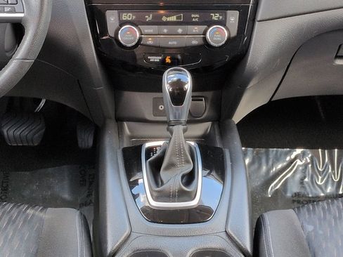 Used 2020 Nissan Rogue SV FWD image 20