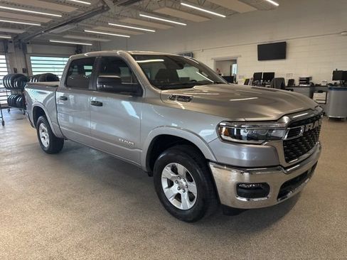 Used 2025 RAM 1500 Big Horn AWD/4WD image 3