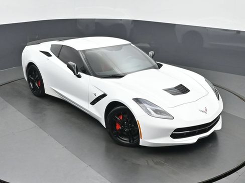 Used 2017 Chevrolet Corvette Stingray Coupe w/ 1LT RWD image 27