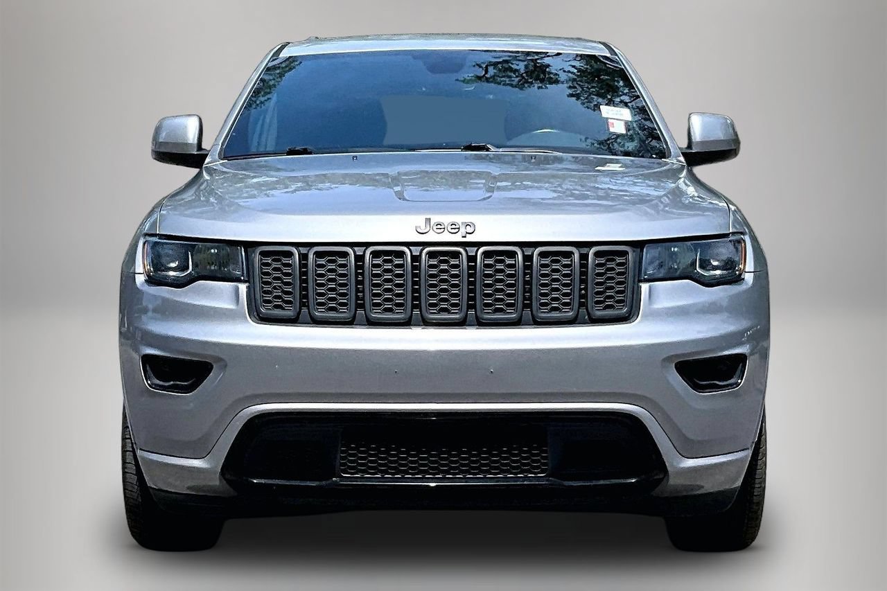 Used 2019 Jeep Grand Cherokee Altitude AWD/4WD image 3