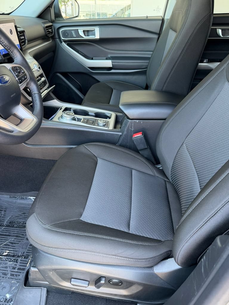 Used 2024 Ford Explorer XLT AWD/4WD image 13