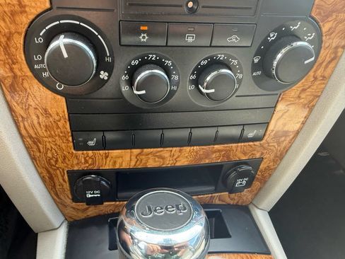 Used 2009 Jeep Grand Cherokee Limited w/ Trailer Tow Group IV AWD/4WD image 22