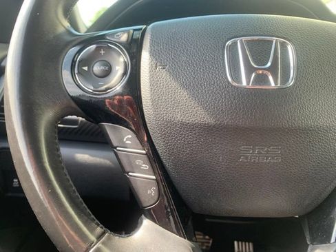 Used 2017 Honda Accord Sport image 8