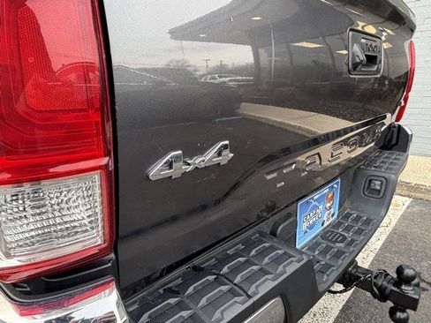 Used 2016 Toyota Tacoma SR5 w/ Exterior Package image 9