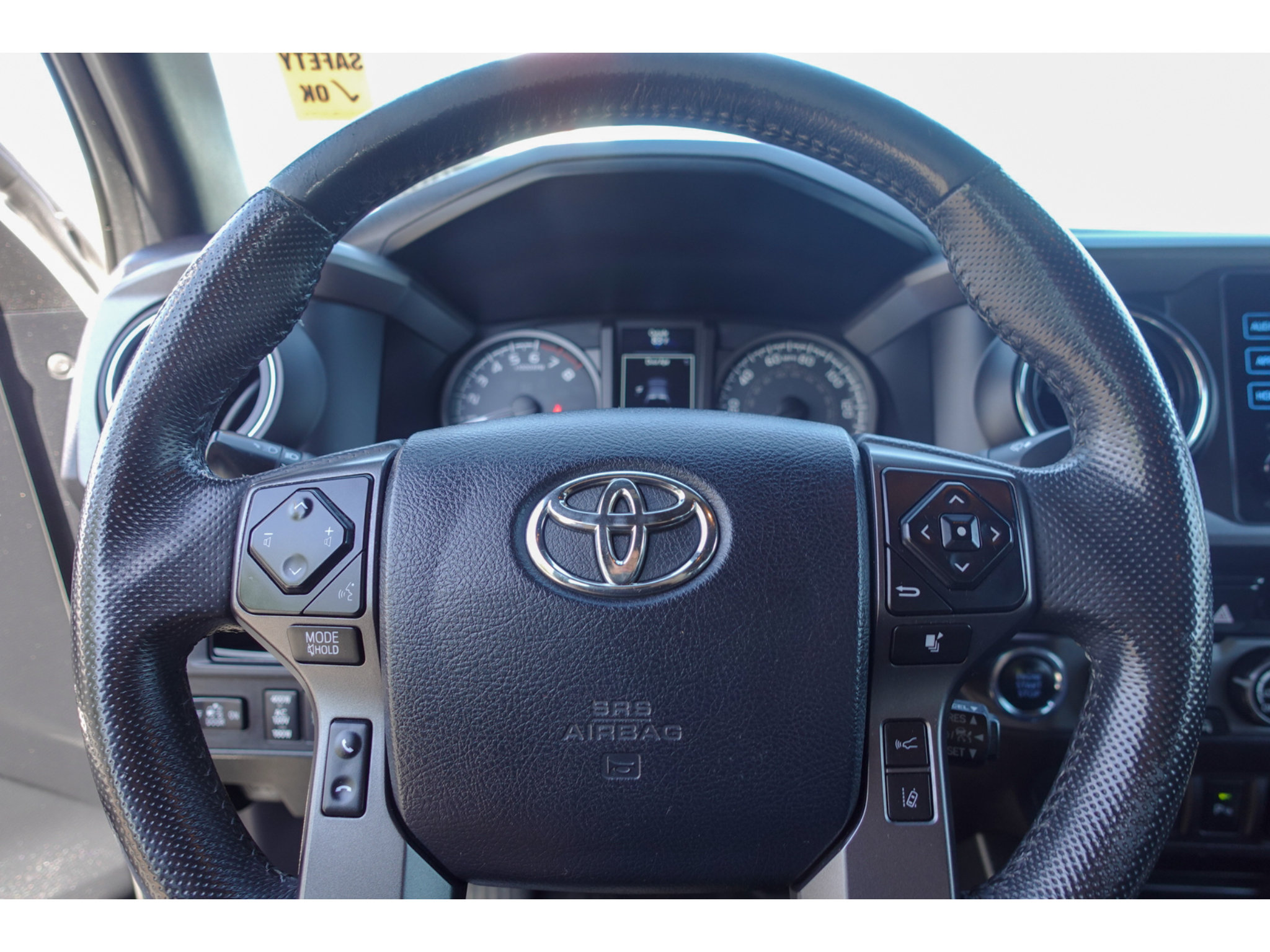 Used 2018 Toyota Tacoma TRD Off-Road w/ Technology Package AWD/4WD image 14