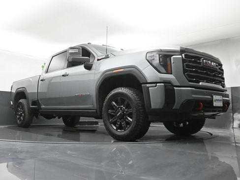 Used 2025 GMC Sierra 2500 AT4 w/ AT4 Premium Plus Package AWD/4WD image 29