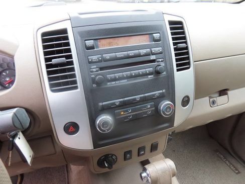 Used 2012 Nissan Frontier SV w/ SV Premium Utility Pkg AWD/4WD image 20