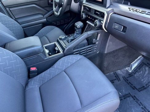 Certified 2024 Toyota Tacoma SR5 AWD/4WD image 15