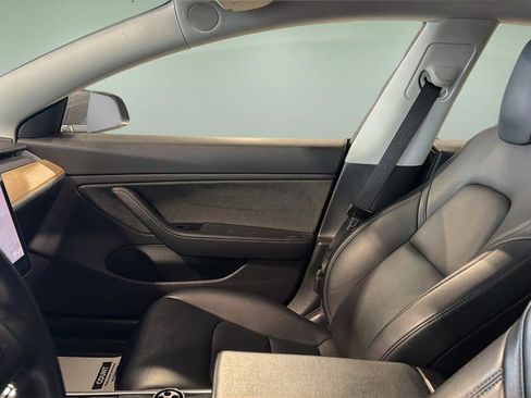 Used 2019 Tesla Model 3 Standard Range Plus image 12