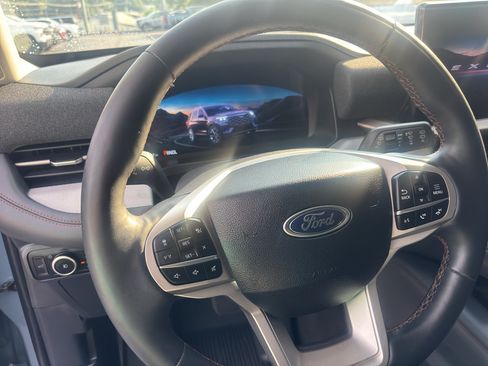 Used 2025 Ford Explorer Active w/ Active Comfort Package AWD/4WD image 16