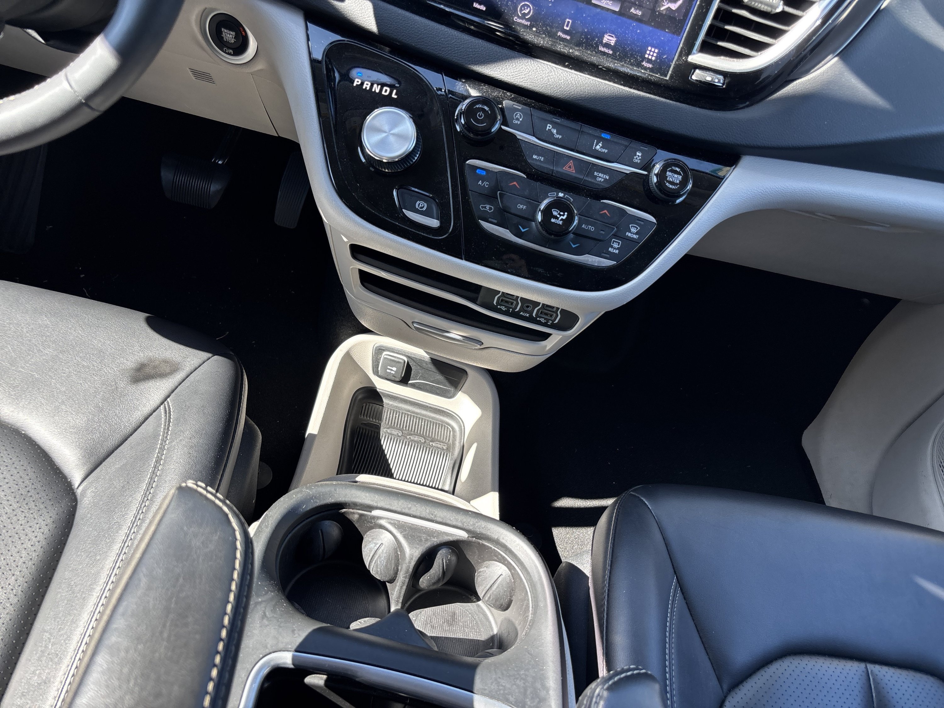 Used 2024 Chrysler Pacifica Touring-L FWD image 27
