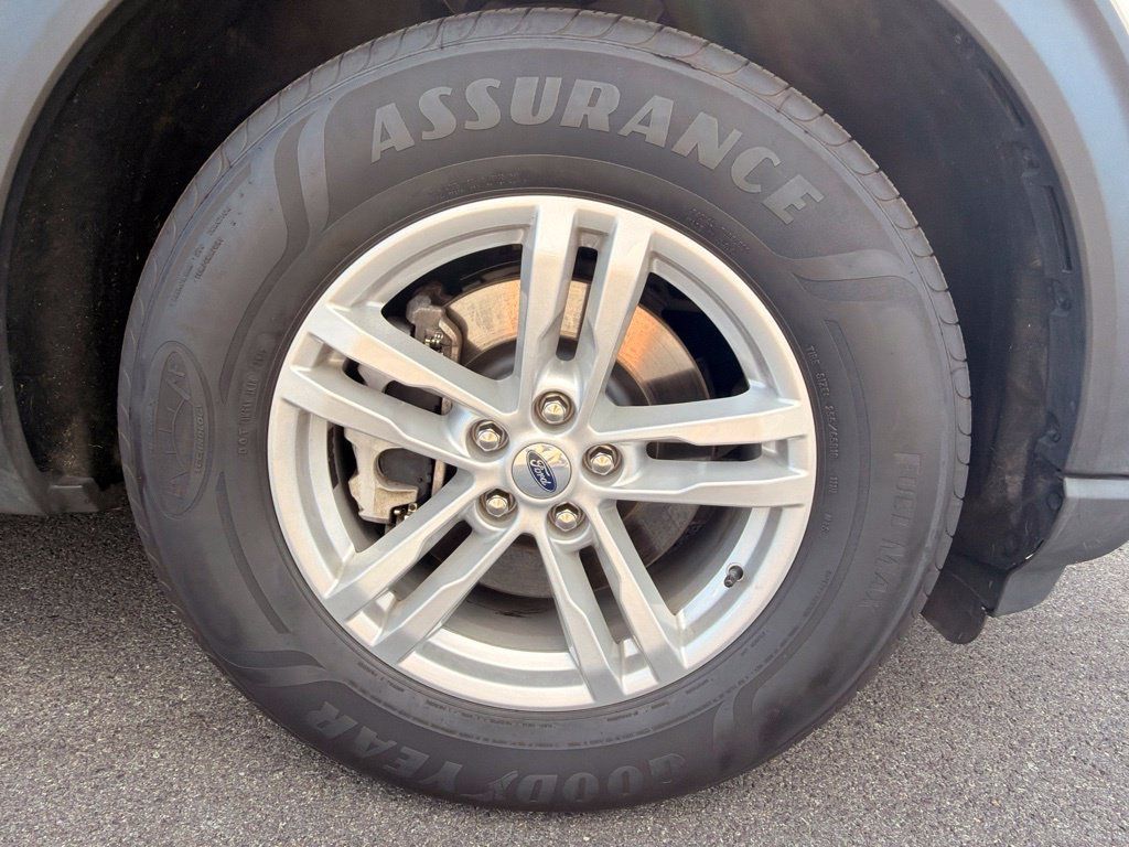 Used 2022 Ford Explorer XLT w/ Equipment Group 202A AWD/4WD image 36
