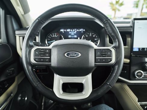 Used 2024 Ford Expedition Limited image 34