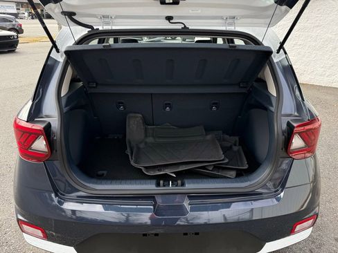 Used 2025 Hyundai Venue Limited image 6