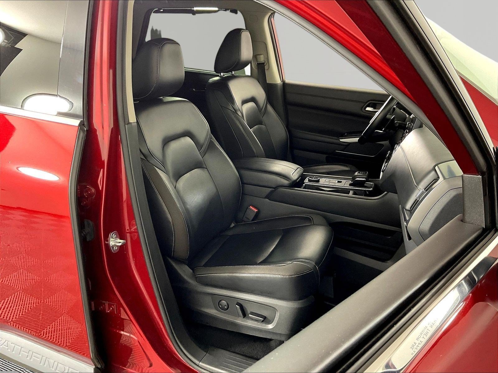 Used 2023 Nissan Pathfinder SL AWD/4WD image 29