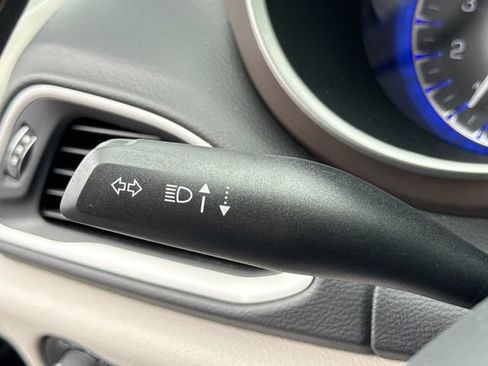 Used 2022 Chrysler Voyager LX FWD image 44