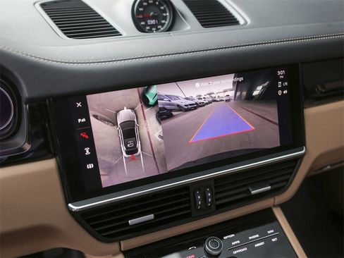 Certified 2023 Porsche Cayenne Coupe image 23