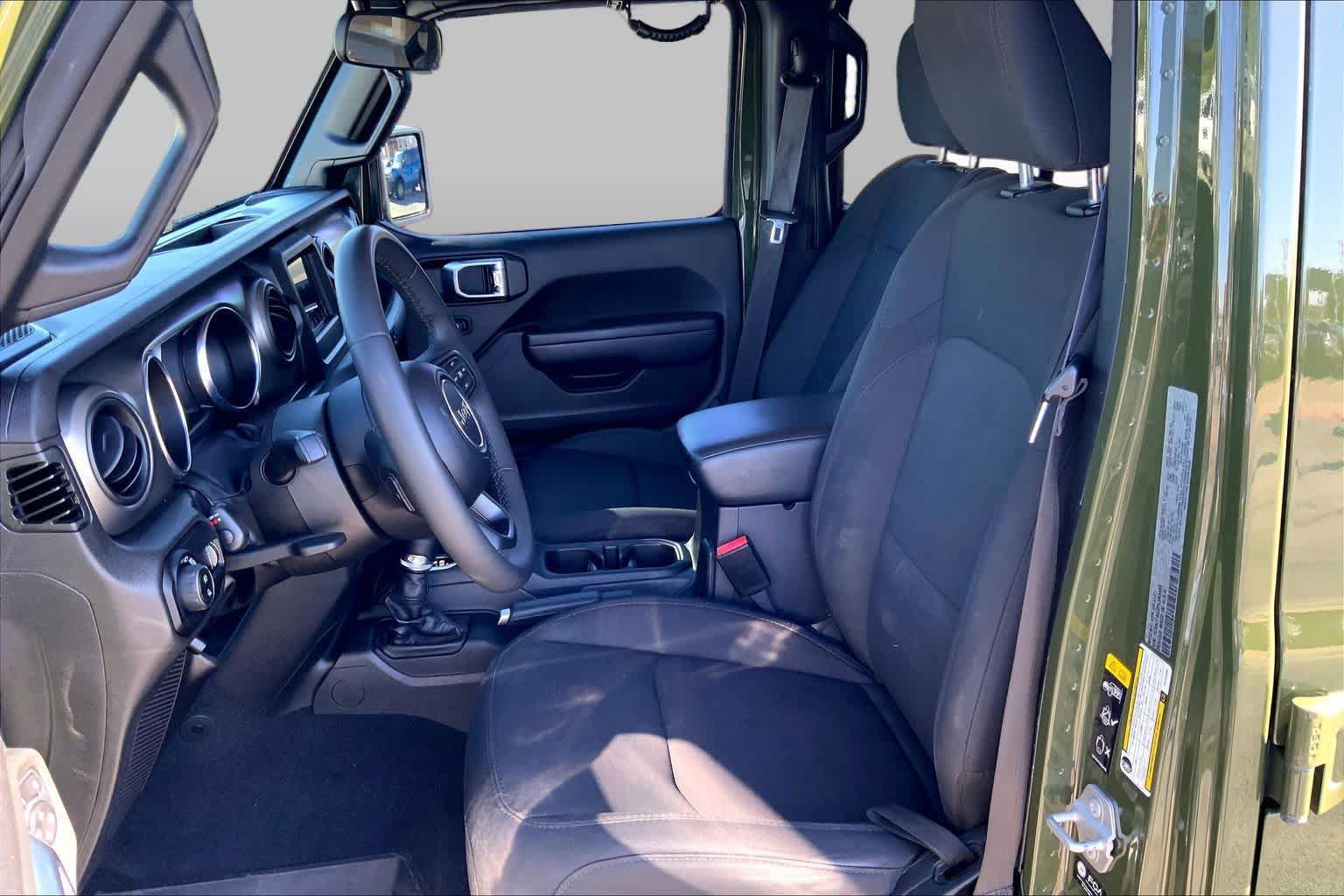 Used 2023 Jeep Gladiator Mojave AWD/4WD image 8