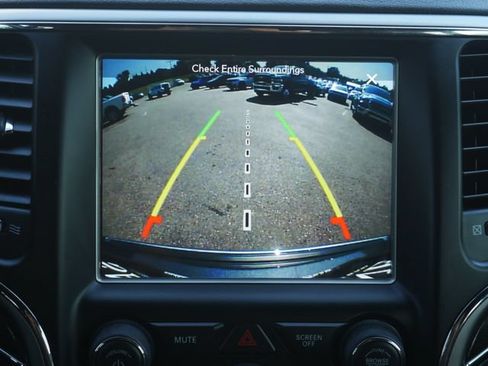 Used 2018 Jeep Grand Cherokee Overland AWD/4WD image 6