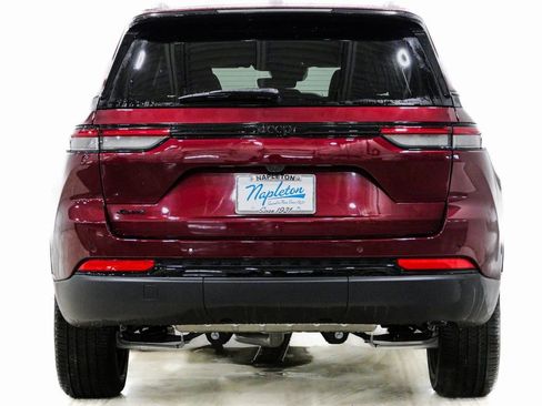 New 2025 Jeep Grand Cherokee Altitude image 8