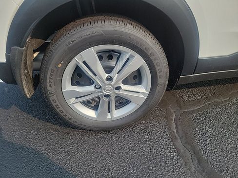 Used 2025 Nissan Kicks Play S image 10