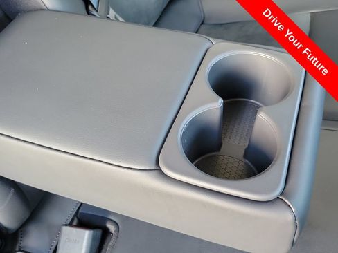 Used 2025 Nissan Ariya AWD image 23