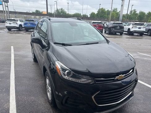 Used 2019 Chevrolet Trax LT w/ LT Convenience Package FWD image 1