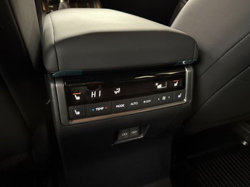 Used 2025 Lexus GX 550 w/ Accessory Package (2T) AWD/4WD image 28