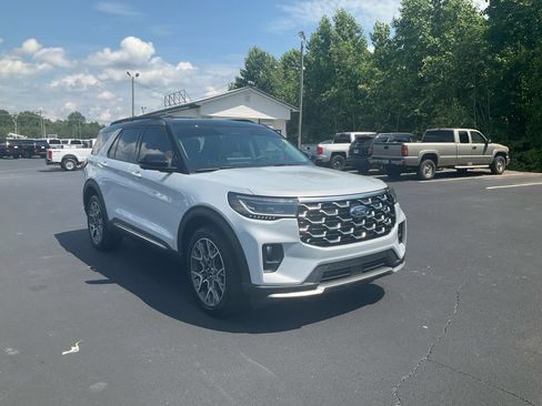 Certified 2025 Ford Explorer Platinum w/ Ultimate Package AWD/4WD image 3