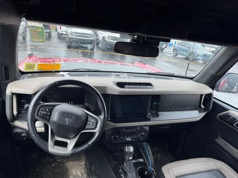 Used 2022 Ford Bronco Wildtrak image 8