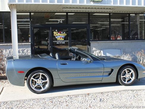 Used 2003 Chevrolet Corvette Coupe w/ Preferred Equipment Group1 RWD image 11