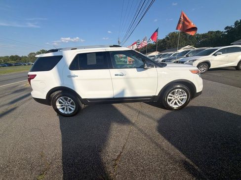 Used 2015 Ford Explorer XLT w/ Equipment Group 202B FWD image 13