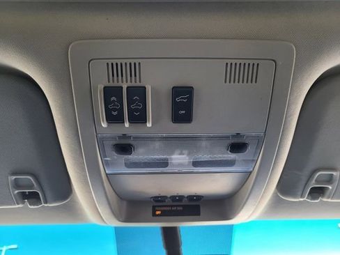 Used 2013 Cadillac Escalade Premium image 26