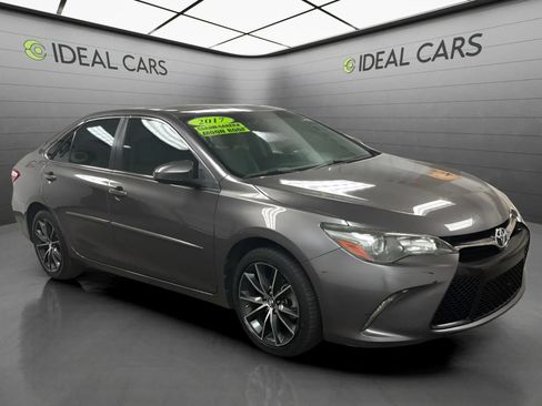 Used 2017 Toyota Camry XSE w/ Moonroof Package FWD image 3