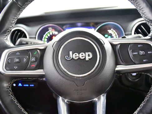 Used 2022 Jeep Wrangler Unlimited Sahara image 30