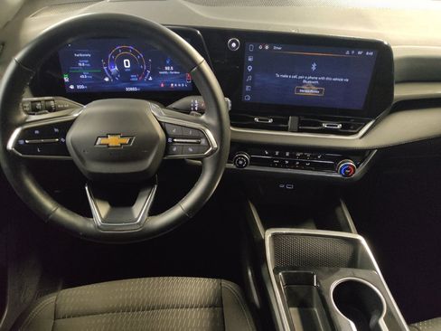 Used 2025 Chevrolet Equinox LT FWD image 22